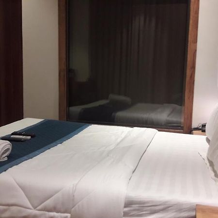 Shine Hospitality Palace ムンバイ エクステリア 写真