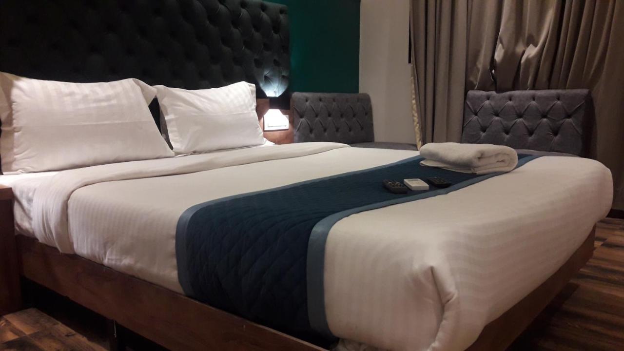 Shine Hospitality Palace ムンバイ エクステリア 写真