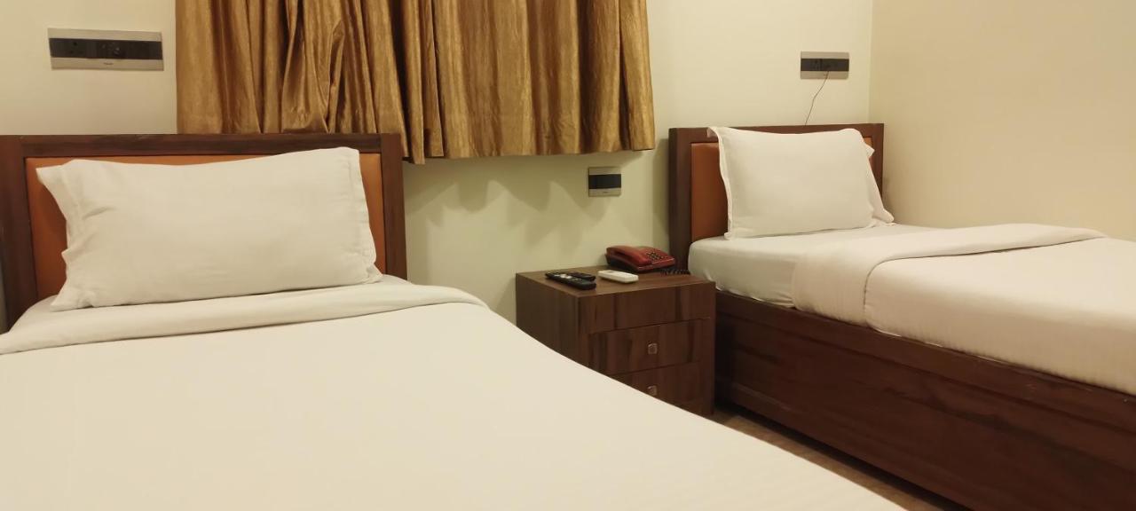 Shine Hospitality Palace ムンバイ エクステリア 写真