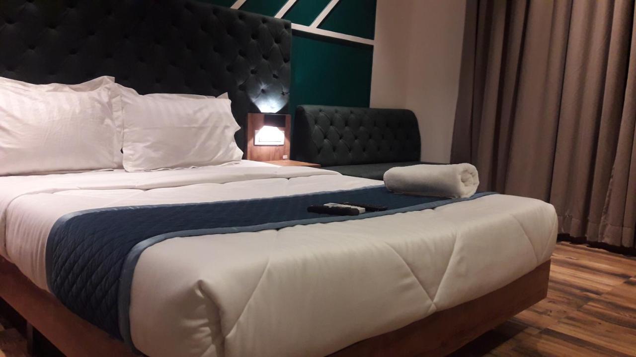 Shine Hospitality Palace ムンバイ エクステリア 写真