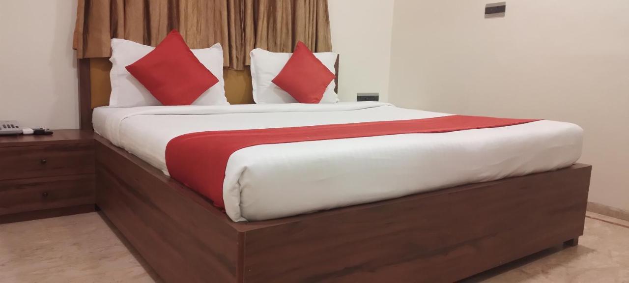 Shine Hospitality Palace ムンバイ エクステリア 写真