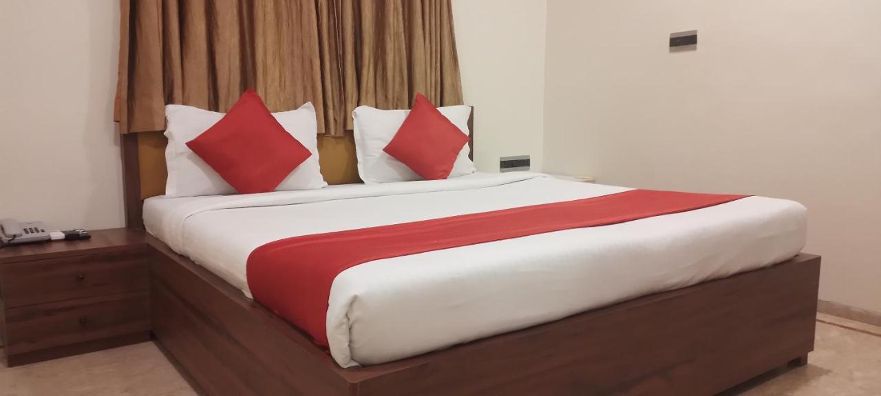Shine Hospitality Palace ムンバイ エクステリア 写真
